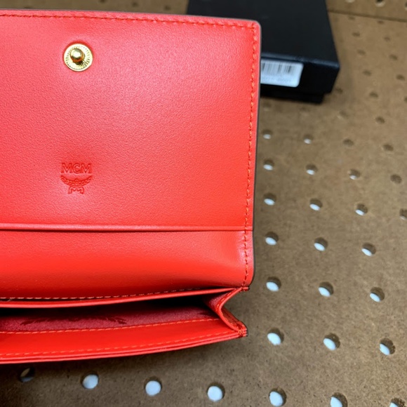 MCM Women's 2 Fold Card Wallet Snap Closure - Picture 5 of 8